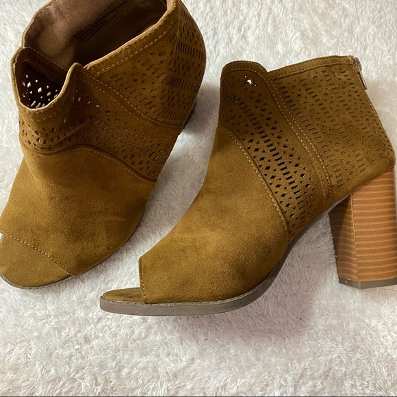 Open Toe Booties 🤎 - Picture 3 of 3